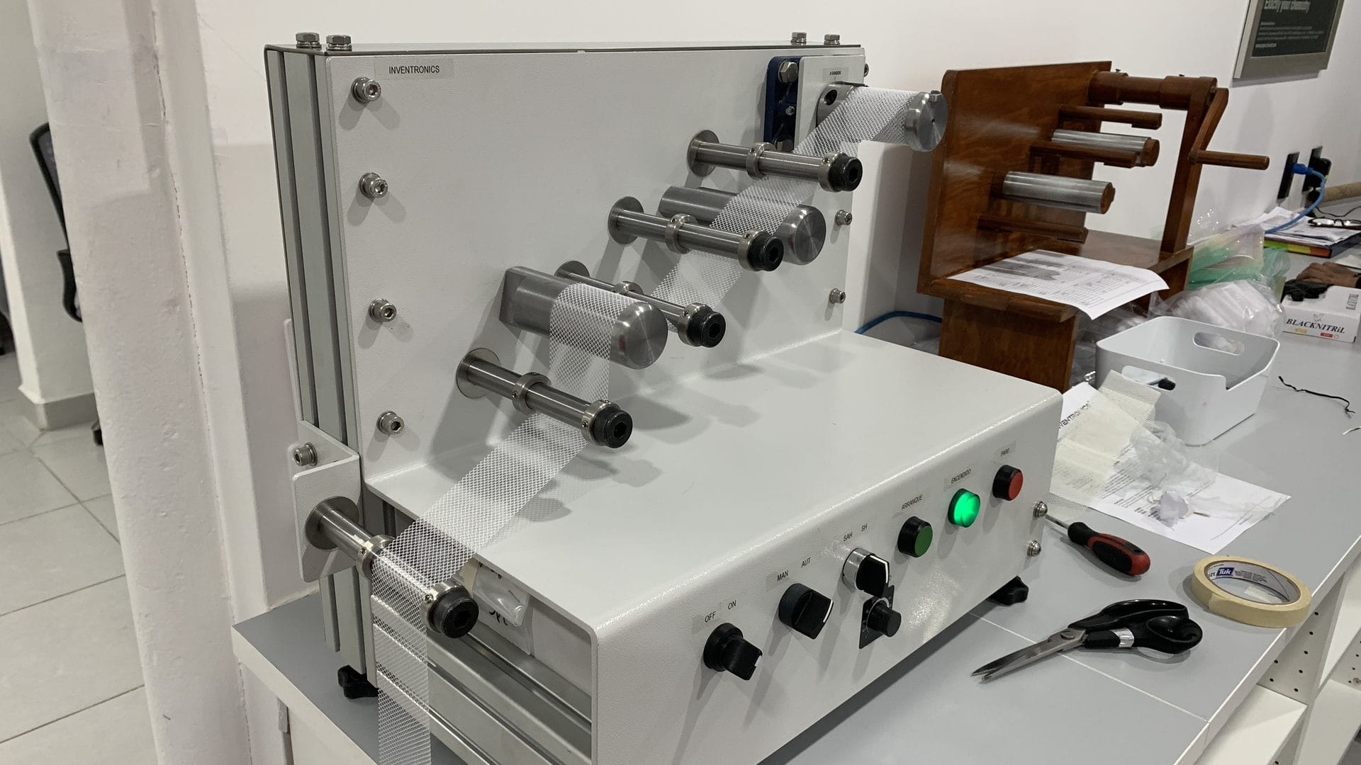 Probador de suavidad de telas diseñado por Inventronics